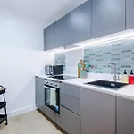 شقة Stylish Centre 2 Bed With Balcony