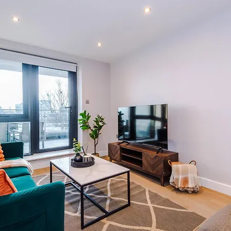 Stylish Centre 2 Bed With Balcony Leeds (West Yorkshire)