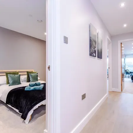 Stylish Centre 2 Bed With Balcony * Leeds (West Yorkshire)
