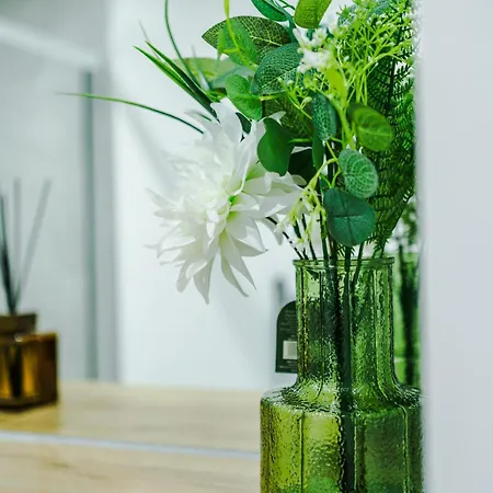 Stylish Centre 2 Bed With Balcony Leeds (West Yorkshire)