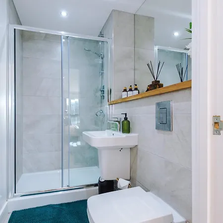 Stylish Centre 2 Bed With Balcony * Leeds (West Yorkshire)