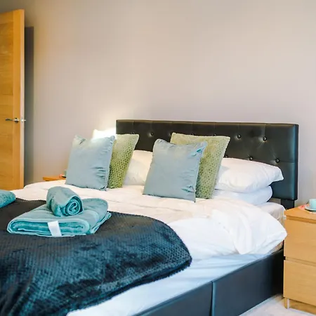 Stylish Centre 2 Bed With Balcony