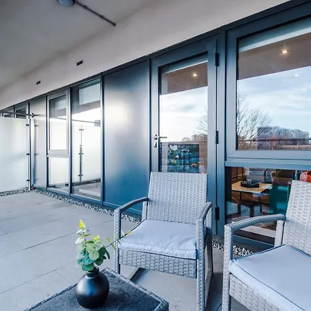 Stylish Centre 2 Bed With Balcony * Leeds (West Yorkshire)