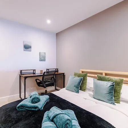 Stylish Centre 2 Bed With Balcony Apartmán *