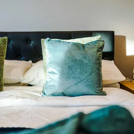 Stylish Centre 2 Bed With Balcony Apartmán