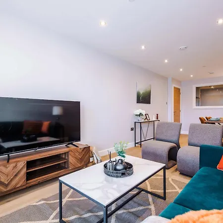 Stylish Centre 2 Bed With Balcony Leeds (West Yorkshire)