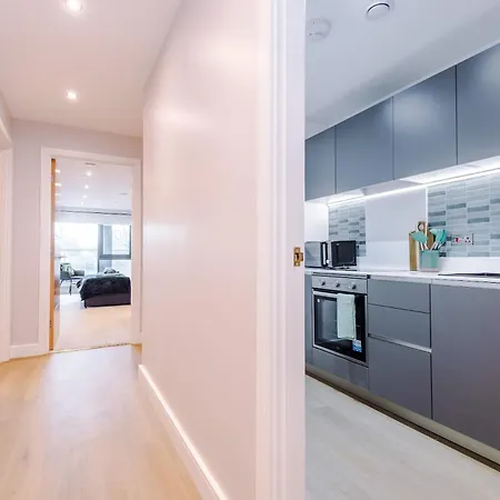 Stylish Centre 2 Bed With Balcony