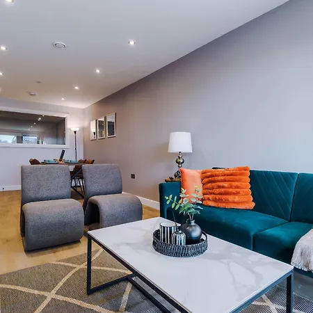 Stylish Centre 2 Bed With Balcony * Leeds (West Yorkshire)