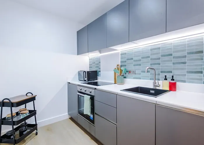 Apartamento Stylish Centre 2 Bed With Balcony