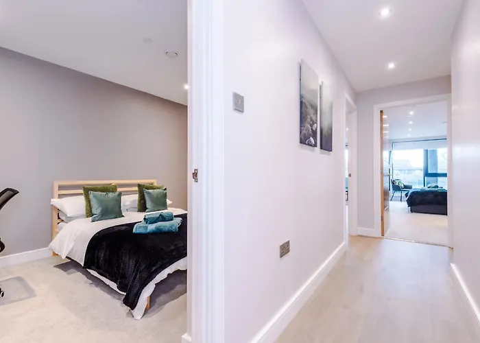 Stylish Centre 2 Bed With Balcony * Leeds (West Yorkshire)