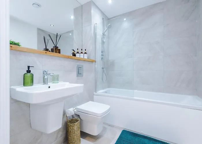 Stylish Centre 2 Bed With Balcony Apartamento