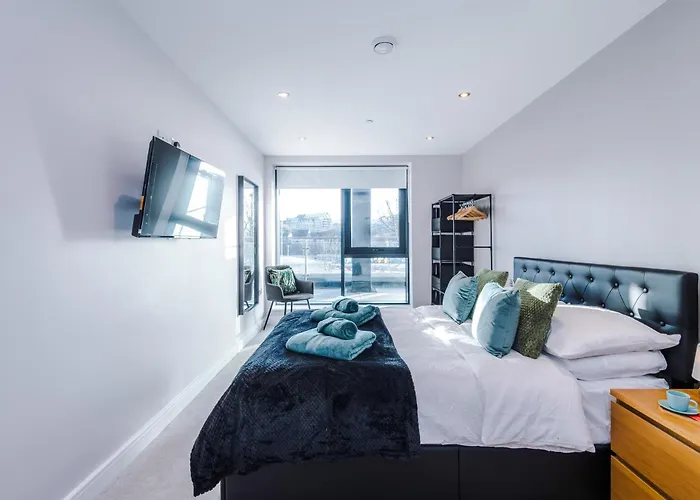 Stylish Centre 2 Bed With Balcony * Leeds (West Yorkshire)