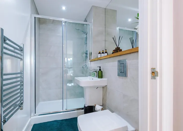 Stylish Centre 2 Bed With Balcony * Leeds (West Yorkshire)