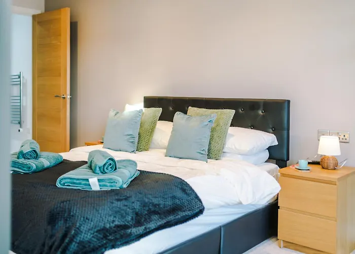 Stylish Centre 2 Bed With Balcony