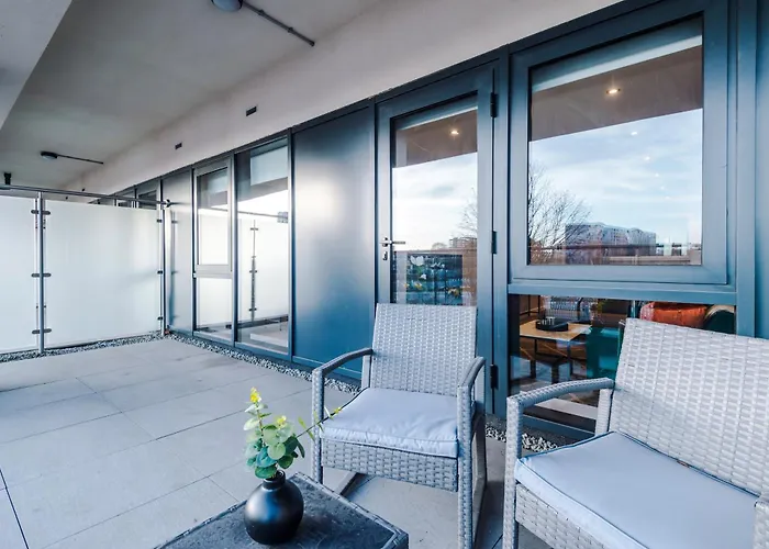 Stylish Centre 2 Bed With Balcony * Leeds (West Yorkshire)