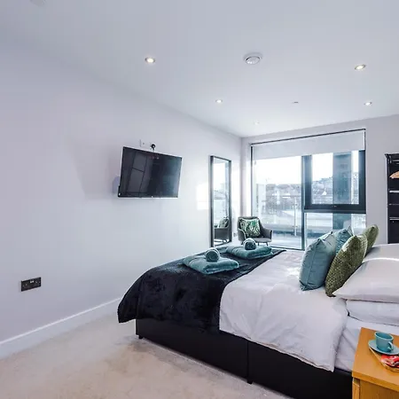 Stylish Centre 2 Bed With Balcony 公寓 *